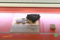 Historische Banknoten und Dokumente erzählen vom Wandel der Währungen. (Bild: Natalia Siedler)