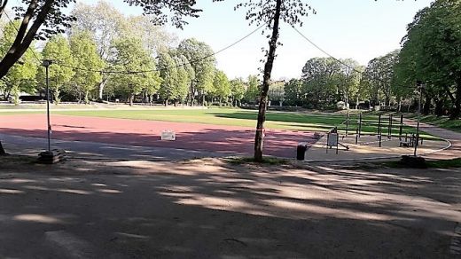 Sportplatz im "Unteren Luisenpark" - wegen Corona geschlossen