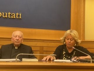 Kardinal Coccopalmerio und Gemma Gesualdi